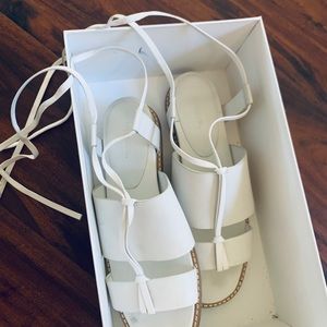 Worn two times but like new, has box ! White leather sandals VI…